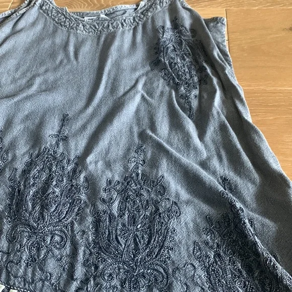 Palak Sleeveless Dress - Picture 5 of 7